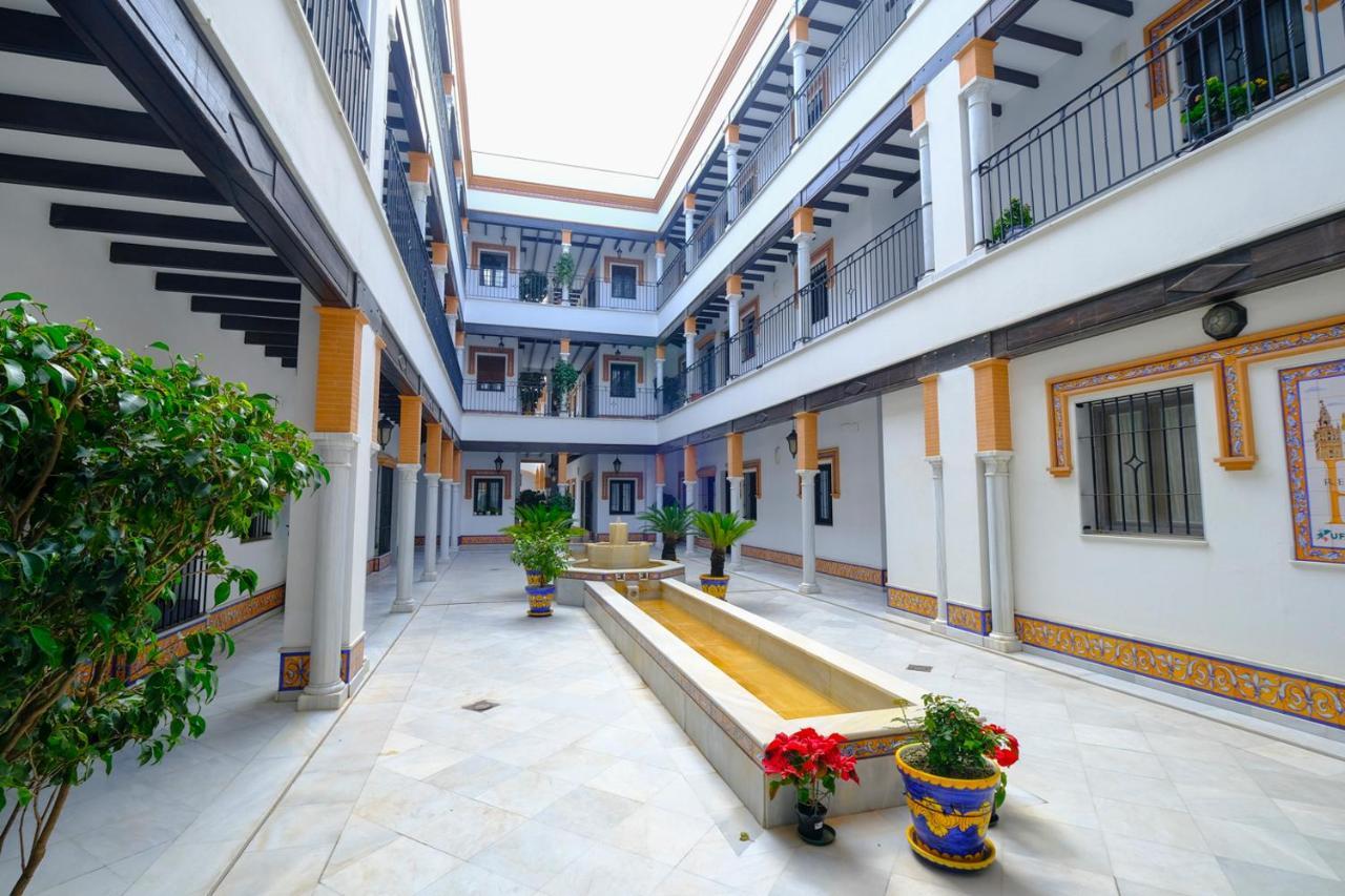 Patio Rialto Apartment Севилья Экстерьер фото